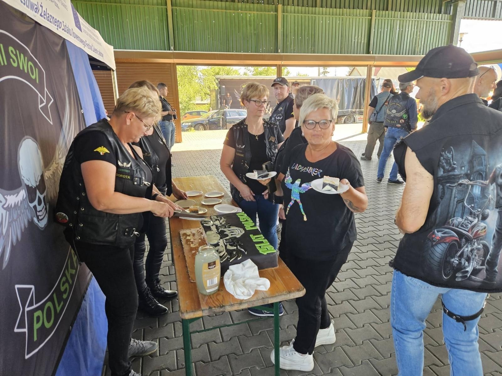 Zdjęcie w galerii na portalu naszwodzislaw.com: 15 lat na dwóch kołach. Grupa Motocyklowa Sami Swoi świętowała jubileusz w Krostoszowicach wiadomości z regionu