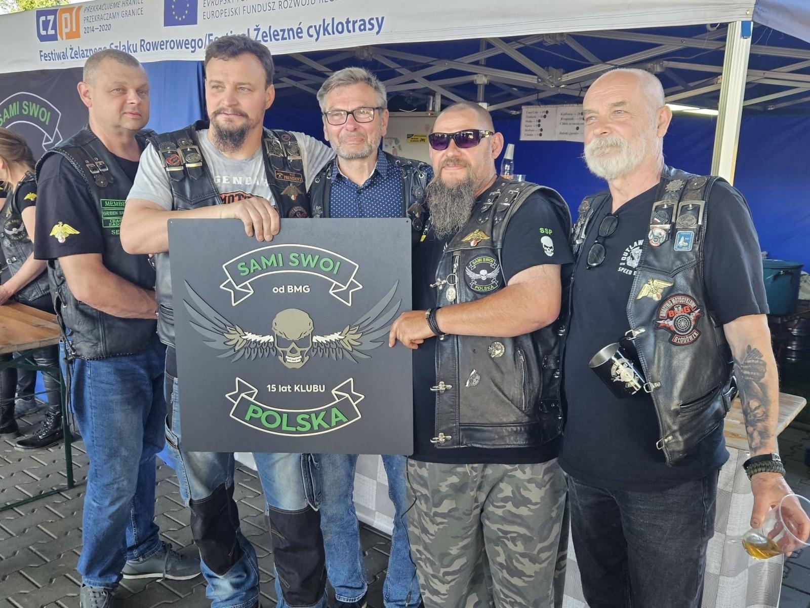 Zdjęcie w galerii na portalu naszwodzislaw.com: 15 lat na dwóch kołach. Grupa Motocyklowa Sami Swoi świętowała jubileusz w Krostoszowicach wiadomości z regionu