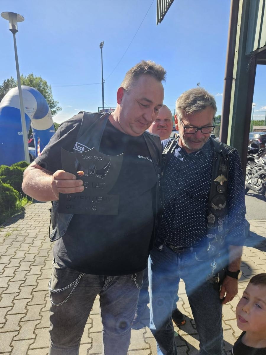 Zdjęcie w galerii na portalu naszwodzislaw.com: 15 lat na dwóch kołach. Grupa Motocyklowa Sami Swoi świętowała jubileusz w Krostoszowicach wiadomości z regionu