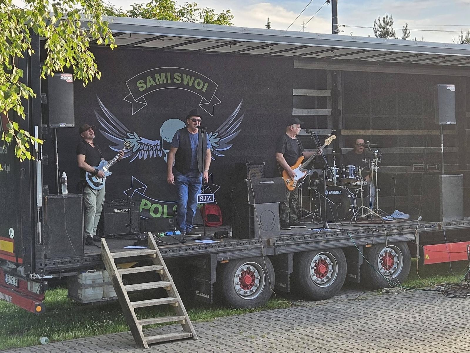Zdjęcie w galerii na portalu naszwodzislaw.com: 15 lat na dwóch kołach. Grupa Motocyklowa Sami Swoi świętowała jubileusz w Krostoszowicach wiadomości z regionu