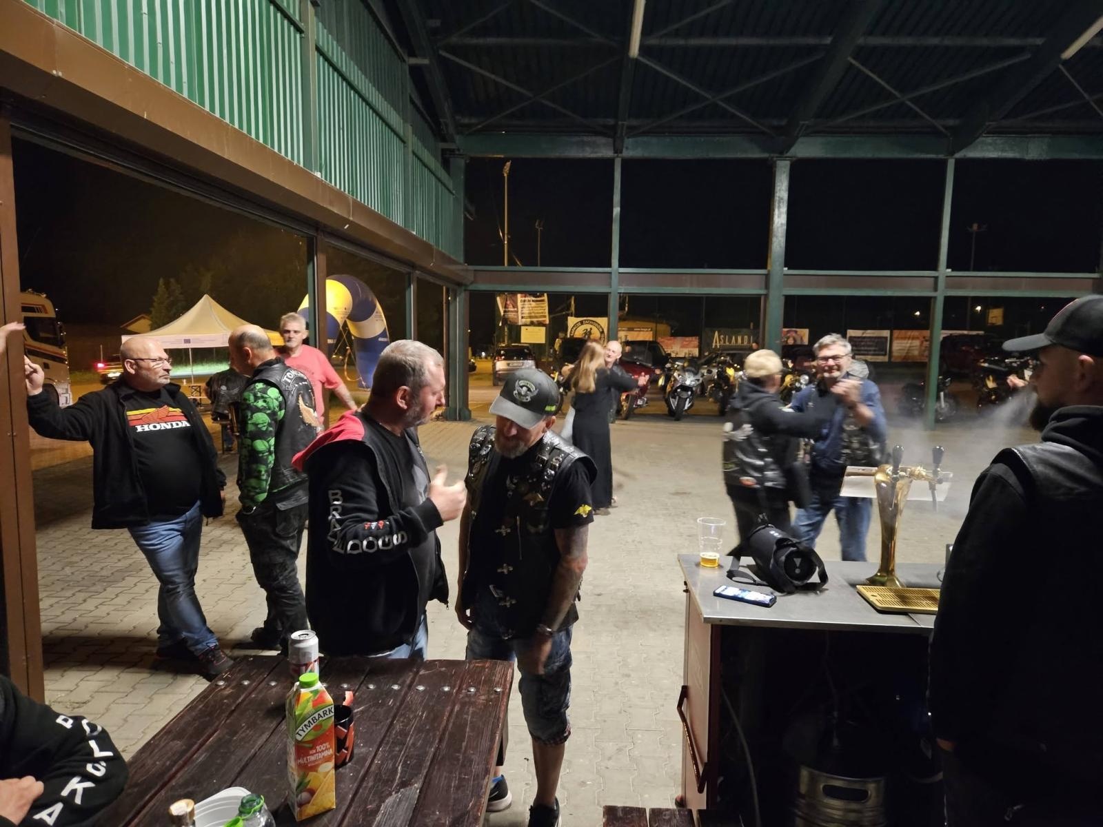 Zdjęcie w galerii na portalu naszwodzislaw.com: 15 lat na dwóch kołach. Grupa Motocyklowa Sami Swoi świętowała jubileusz w Krostoszowicach wiadomości z regionu