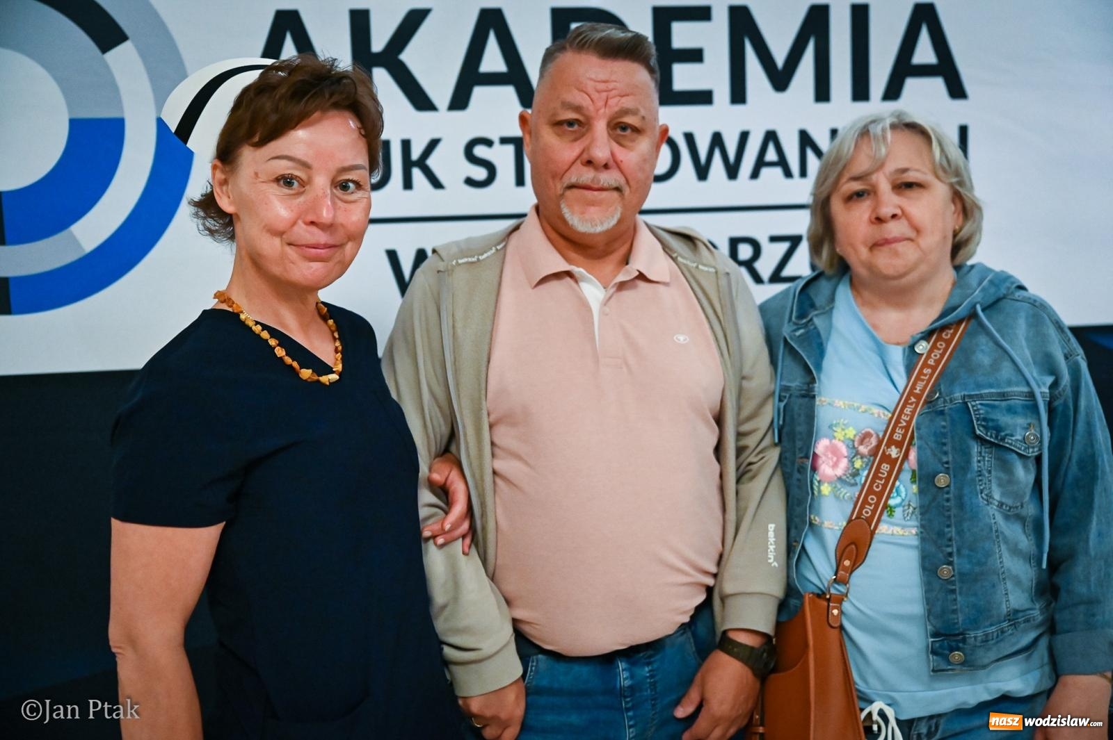 Zdjęcie w galerii na portalu naszwodzislaw.com: Czepkowanie studentów pielęgniarstwa w Raciborzu. Symboliczny początek zawodowej drogi [FOTO i WIDEO] wiadomości z regionu
