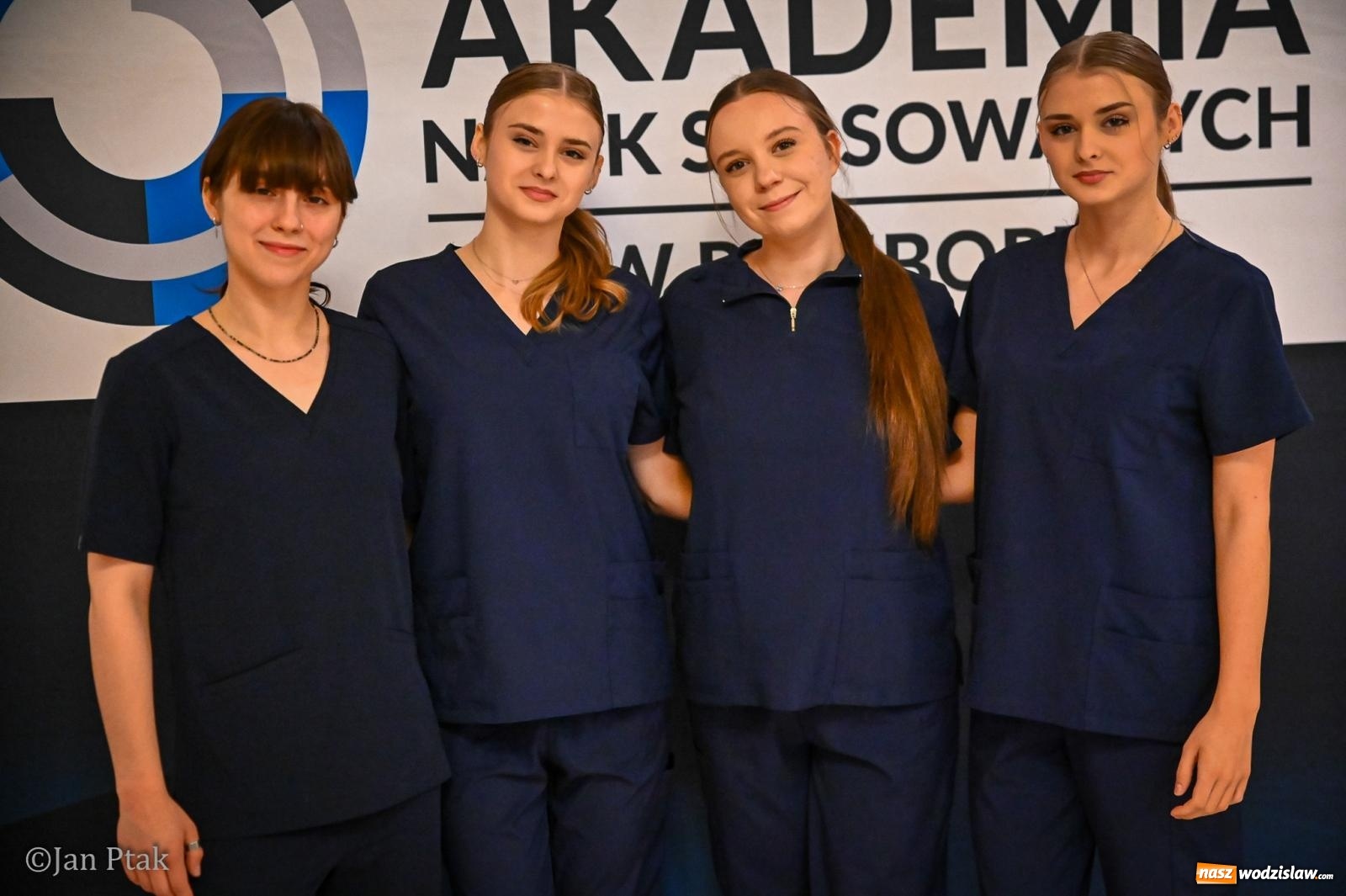 Zdjęcie w galerii na portalu naszwodzislaw.com: Czepkowanie studentów pielęgniarstwa w Raciborzu. Symboliczny początek zawodowej drogi [FOTO i WIDEO] wiadomości z regionu