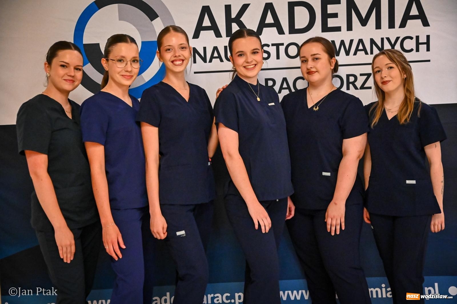 Zdjęcie w galerii na portalu naszwodzislaw.com: Czepkowanie studentów pielęgniarstwa w Raciborzu. Symboliczny początek zawodowej drogi [FOTO i WIDEO] wiadomości z regionu