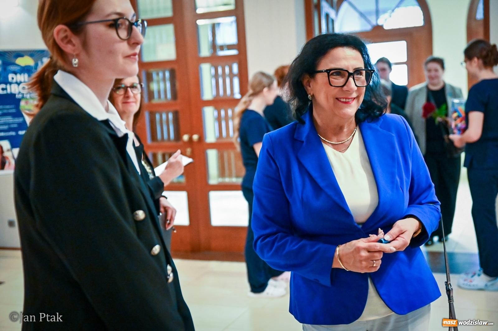 Zdjęcie w galerii na portalu naszwodzislaw.com: Czepkowanie studentów pielęgniarstwa w Raciborzu. Symboliczny początek zawodowej drogi [FOTO i WIDEO] wiadomości z regionu
