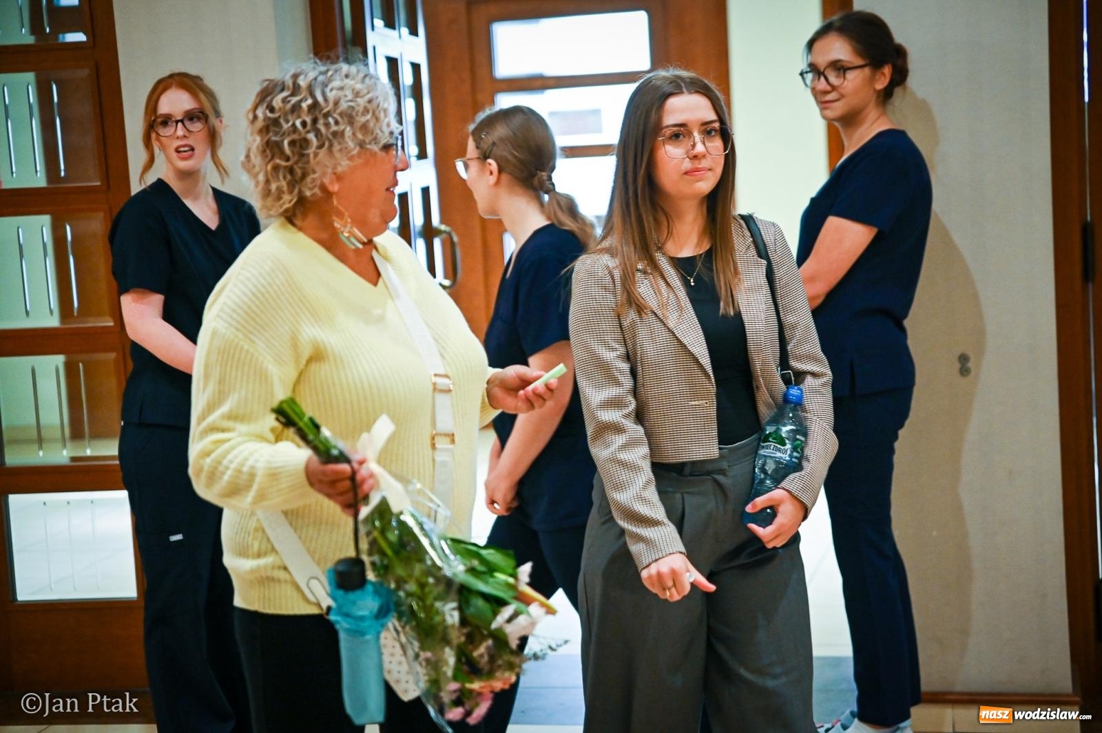 Zdjęcie w galerii na portalu naszwodzislaw.com: Czepkowanie studentów pielęgniarstwa w Raciborzu. Symboliczny początek zawodowej drogi [FOTO i WIDEO] wiadomości z regionu