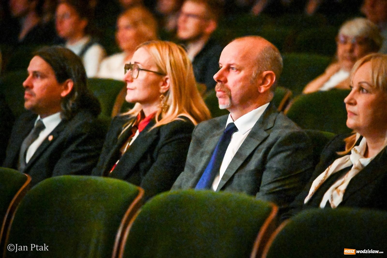 Zdjęcie w galerii na portalu naszwodzislaw.com: Czepkowanie studentów pielęgniarstwa w Raciborzu. Symboliczny początek zawodowej drogi [FOTO i WIDEO] wiadomości z regionu