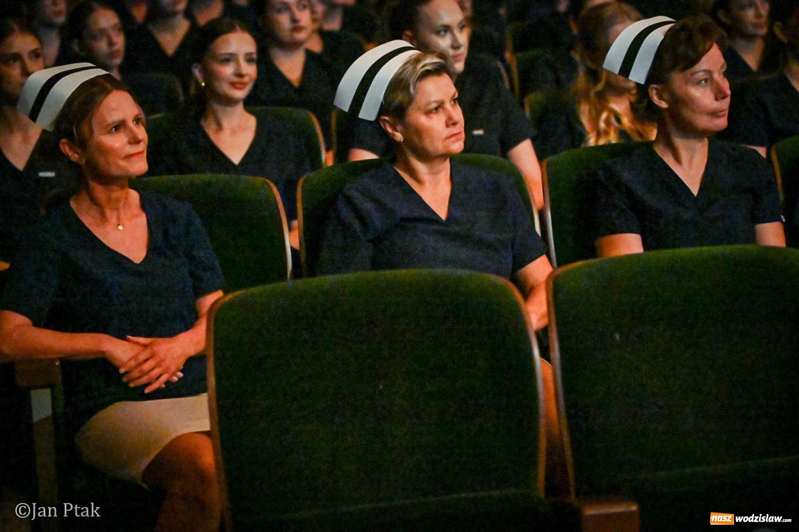 Zdjęcie w galerii na portalu naszwodzislaw.com: Czepkowanie studentów pielęgniarstwa w Raciborzu. Symboliczny początek zawodowej drogi [FOTO i WIDEO] wiadomości z regionu
