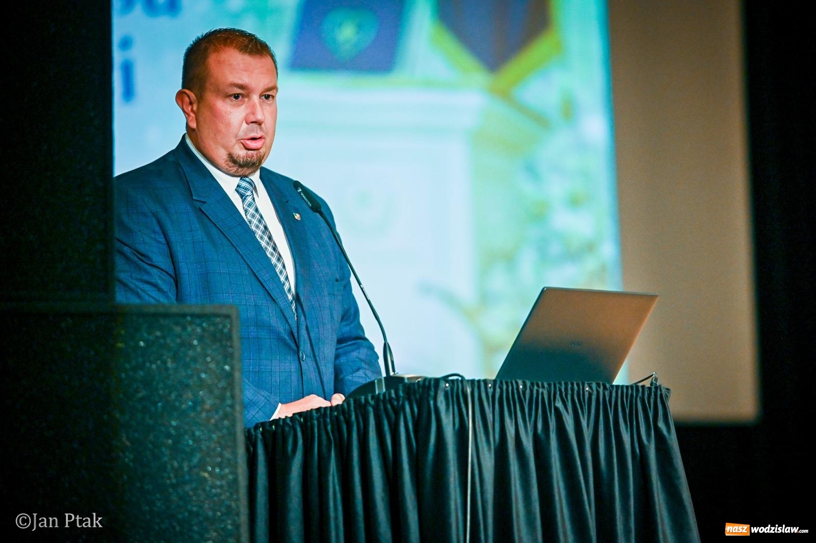 Zdjęcie w galerii na portalu naszwodzislaw.com: Czepkowanie studentów pielęgniarstwa w Raciborzu. Symboliczny początek zawodowej drogi [FOTO i WIDEO] wiadomości z regionu