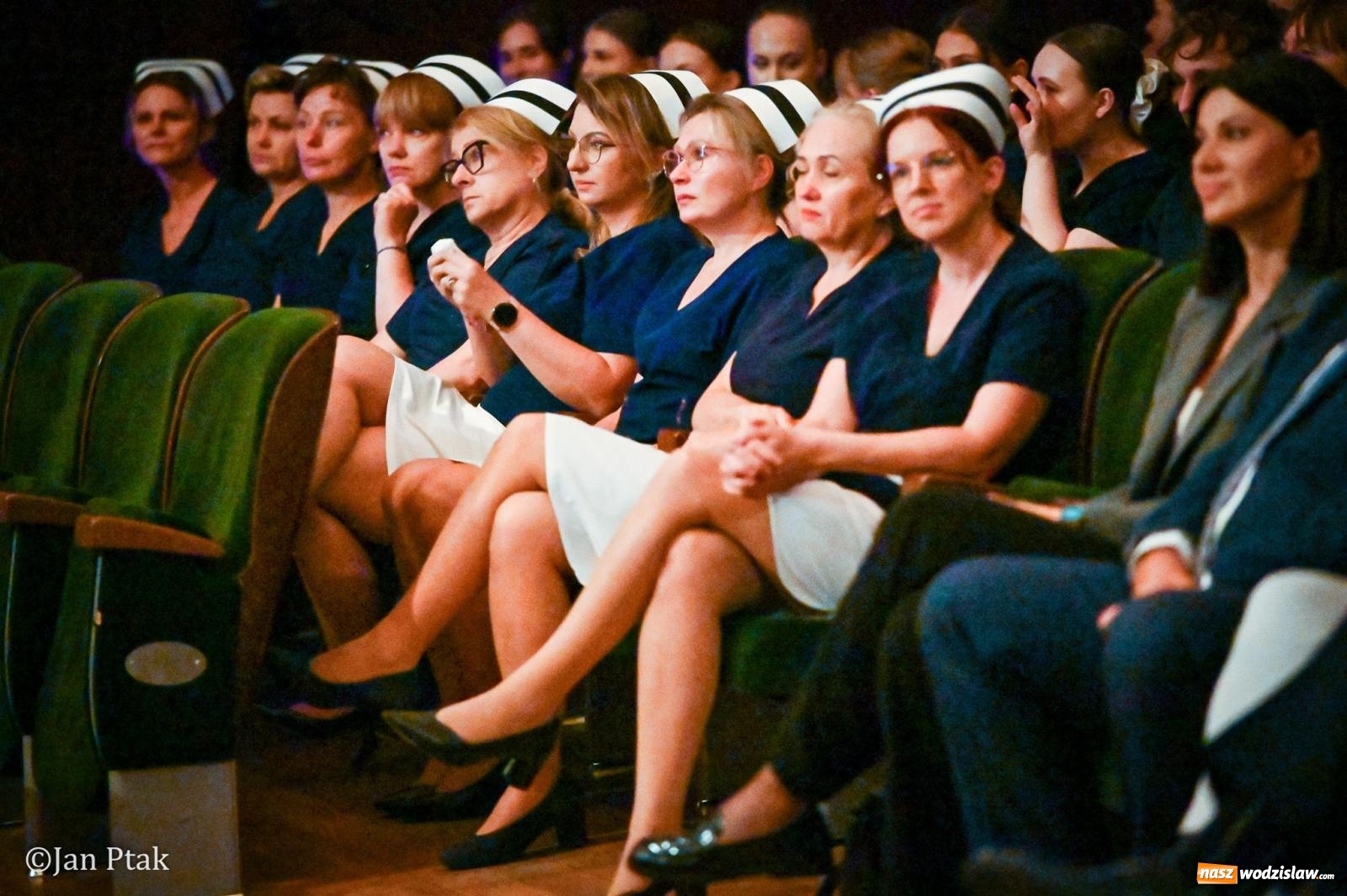 Zdjęcie w galerii na portalu naszwodzislaw.com: Czepkowanie studentów pielęgniarstwa w Raciborzu. Symboliczny początek zawodowej drogi [FOTO i WIDEO] wiadomości z regionu