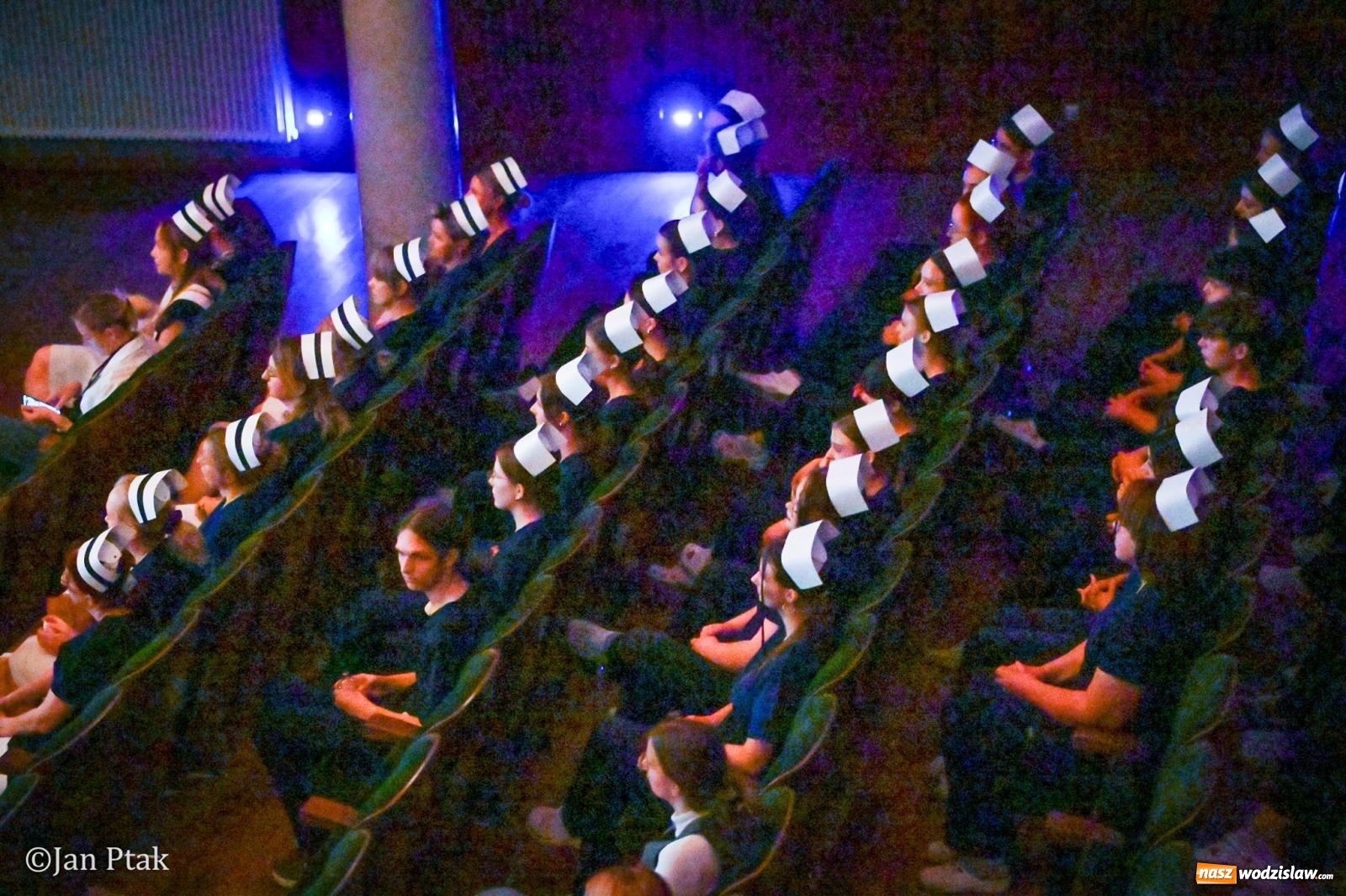 Zdjęcie w galerii na portalu naszwodzislaw.com: Czepkowanie studentów pielęgniarstwa w Raciborzu. Symboliczny początek zawodowej drogi [FOTO i WIDEO] wiadomości z regionu