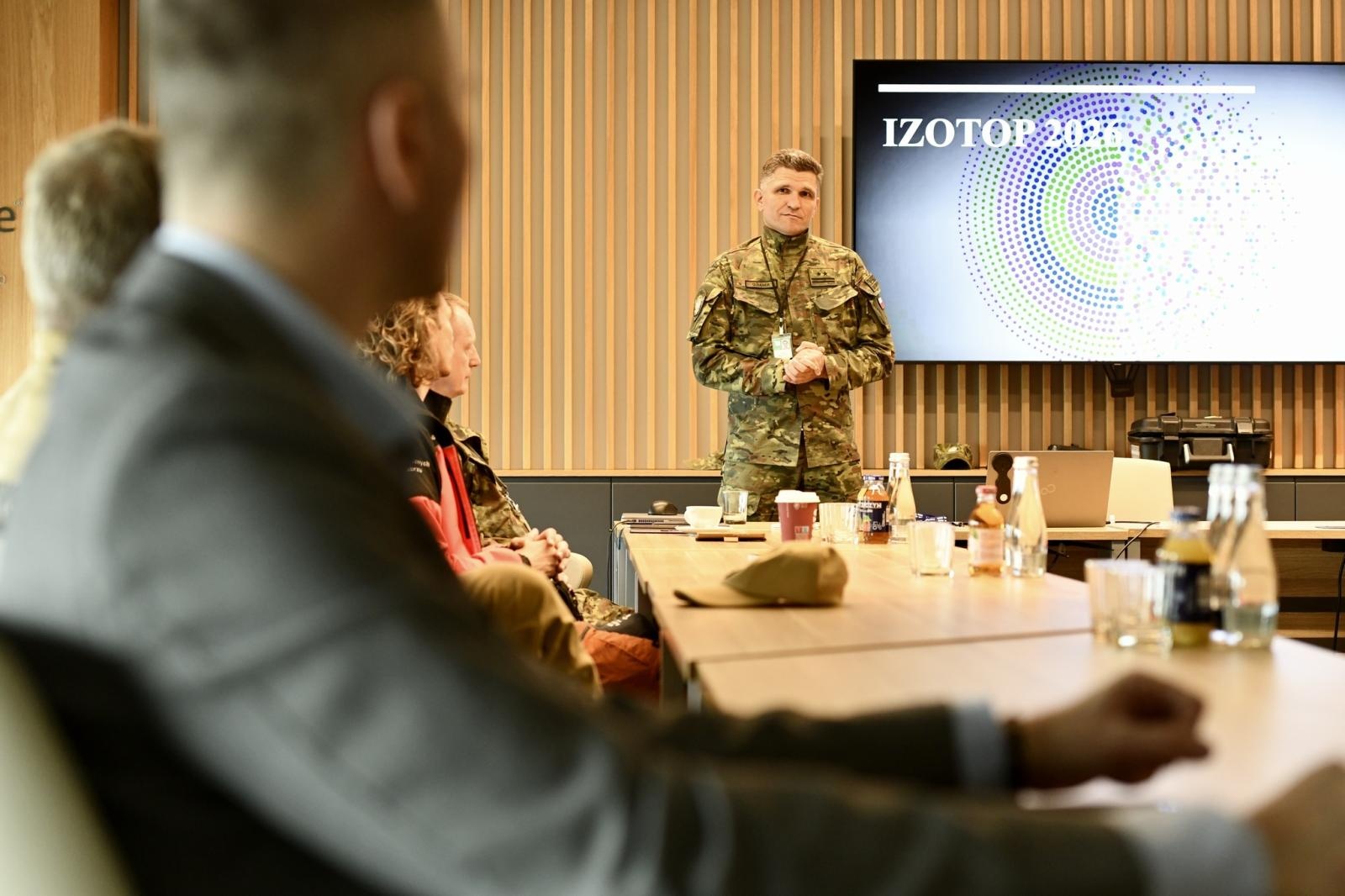 Zdjęcie w galerii na portalu naszwodzislaw.com: Izotop 2026. Ćwiczenia służb na lotnisku w Katowicach-Pyrzowicach wiadomości z regionu