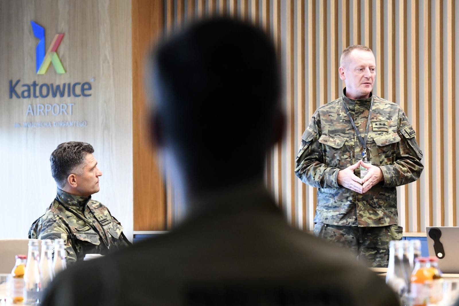 Zdjęcie w galerii na portalu naszwodzislaw.com: Izotop 2026. Ćwiczenia służb na lotnisku w Katowicach-Pyrzowicach wiadomości z regionu