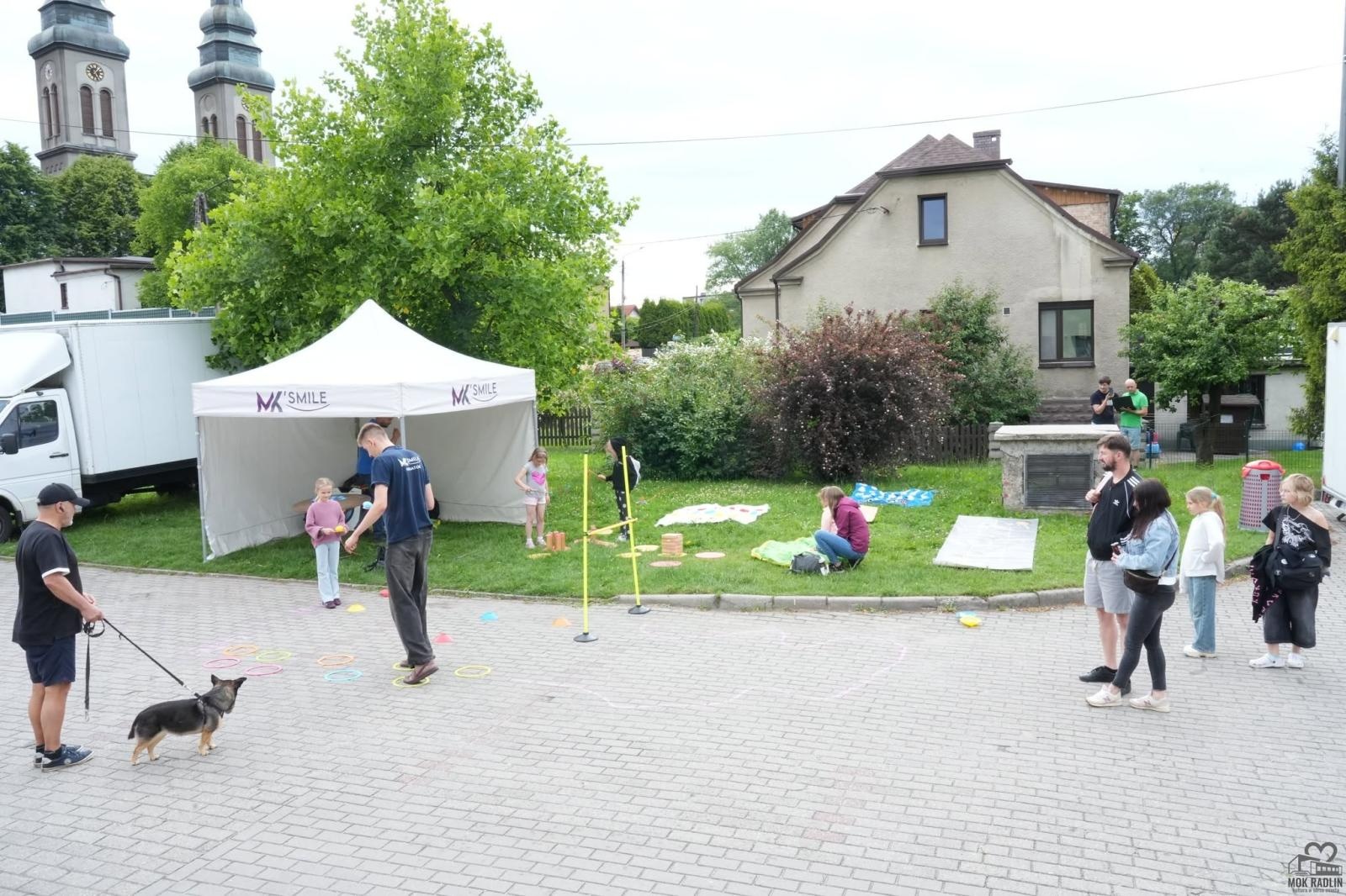 Zdjęcie w galerii na portalu naszwodzislaw.com: Piana Party, teatr ognia i ekologiczne inspiracje. Tak bawił się Radlin wiadomości z regionu