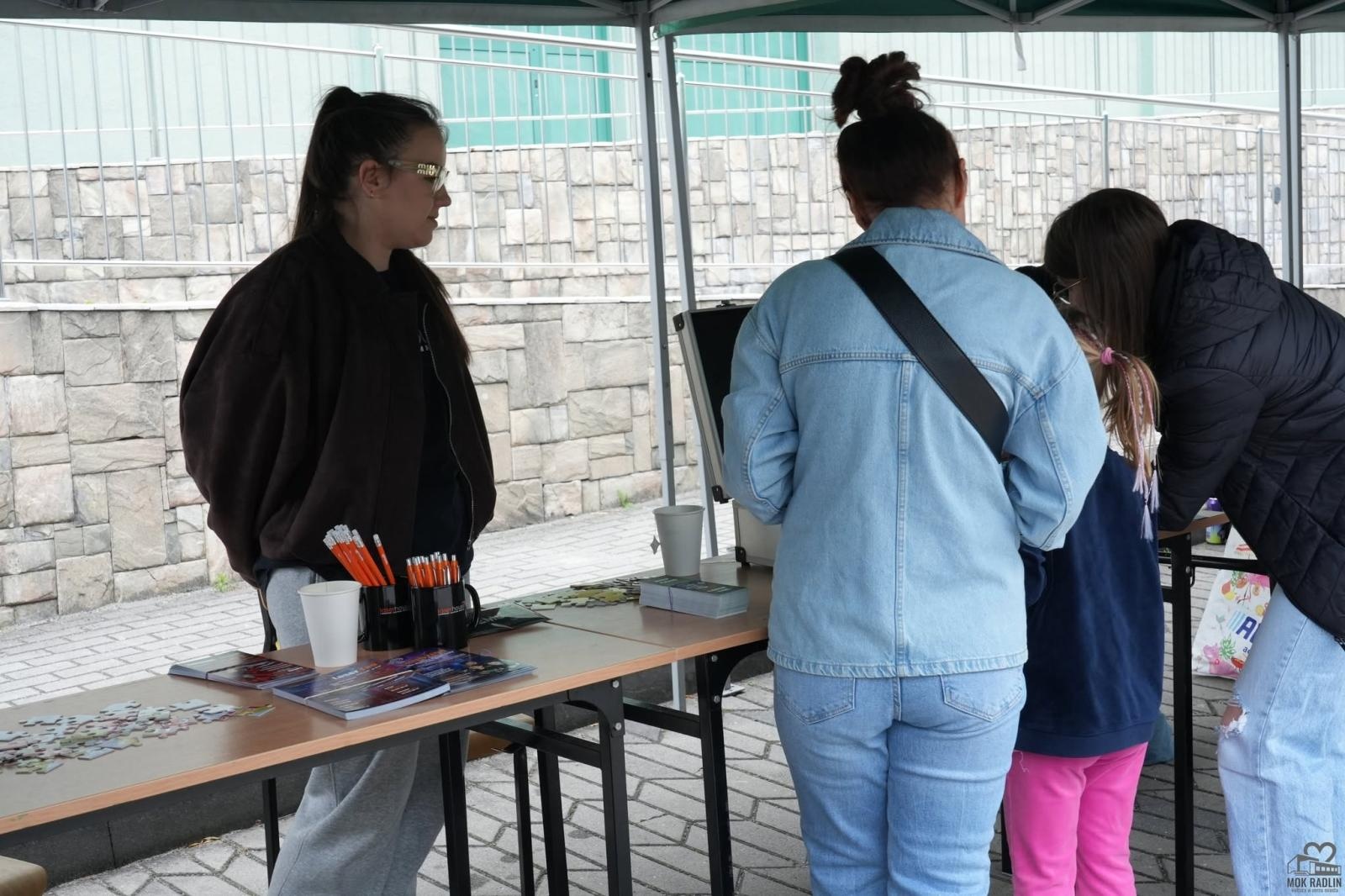 Zdjęcie w galerii na portalu naszwodzislaw.com: Piana Party, teatr ognia i ekologiczne inspiracje. Tak bawił się Radlin wiadomości z regionu