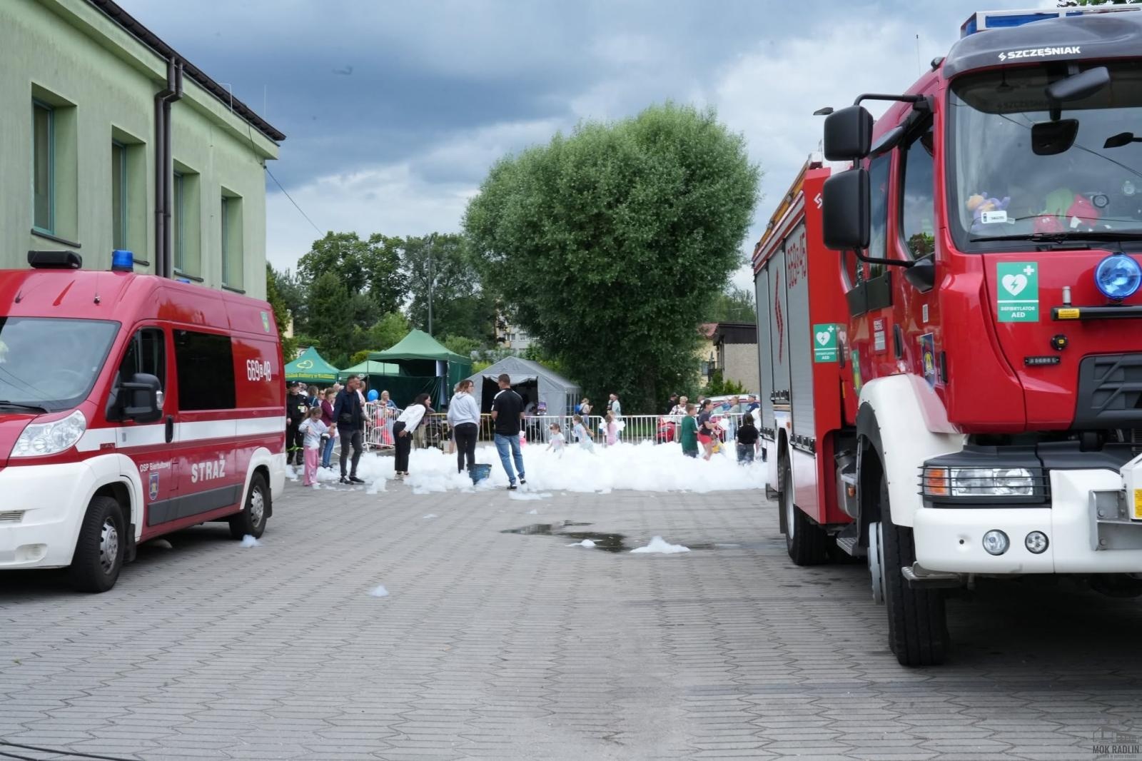 Zdjęcie w galerii na portalu naszwodzislaw.com: Piana Party, teatr ognia i ekologiczne inspiracje. Tak bawił się Radlin wiadomości z regionu