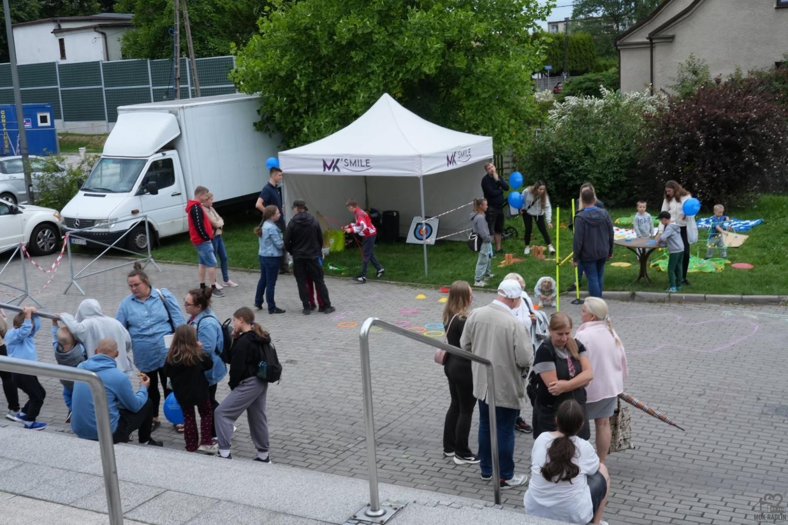 Zdjęcie w galerii na portalu naszwodzislaw.com: Piana Party, teatr ognia i ekologiczne inspiracje. Tak bawił się Radlin wiadomości z regionu