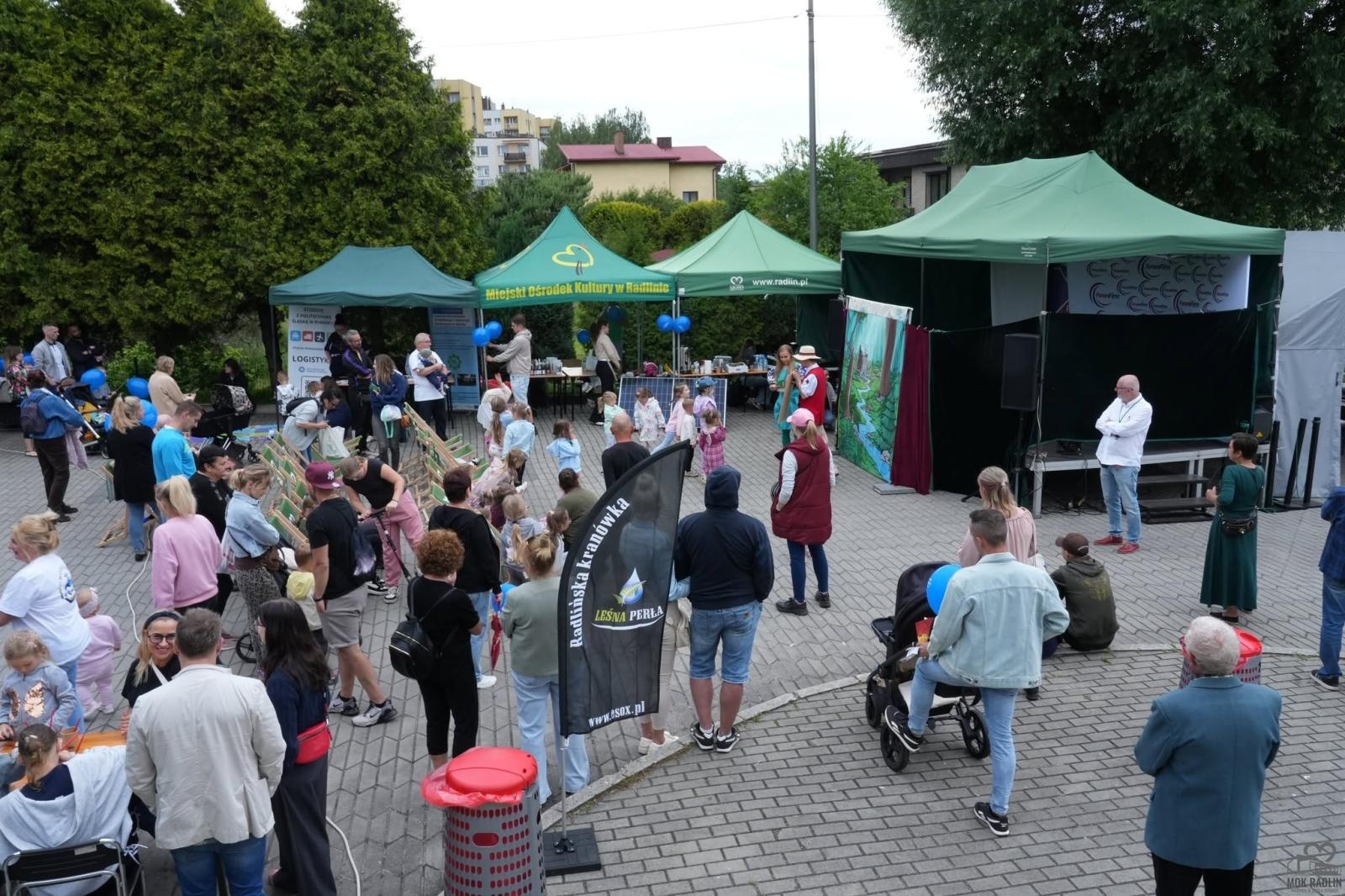 Zdjęcie w galerii na portalu naszwodzislaw.com: Piana Party, teatr ognia i ekologiczne inspiracje. Tak bawił się Radlin wiadomości z regionu