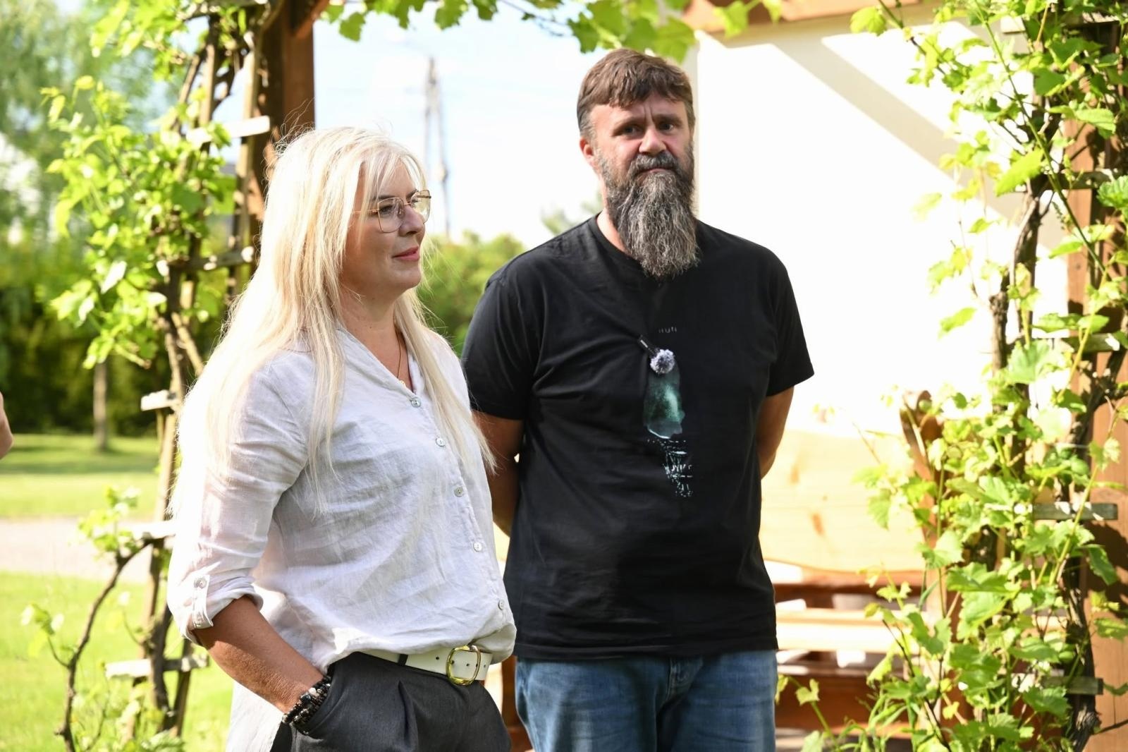 Zdjęcie w galerii na portalu naszwodzislaw.com: Łukasz Kaczmarek w niezwykłej roli. Spotkał się z rodziną zastępczą ze Skrzyszowa wiadomości z regionu