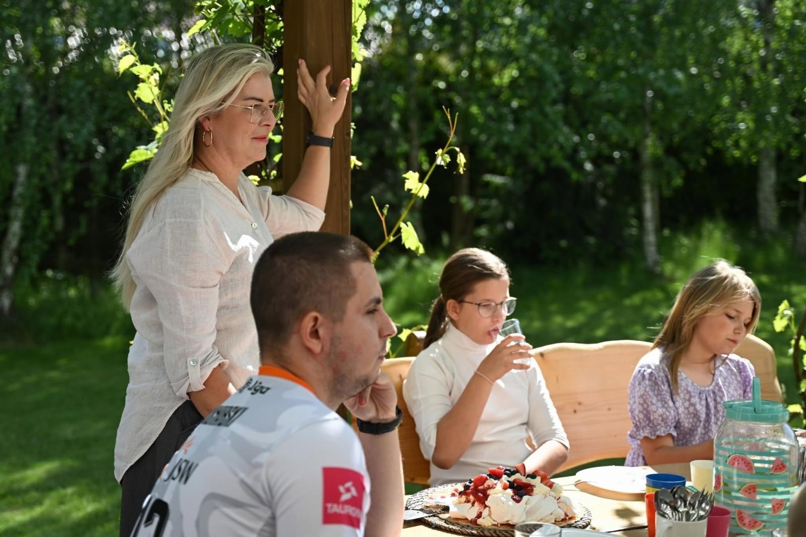 Zdjęcie w galerii na portalu naszwodzislaw.com: Łukasz Kaczmarek w niezwykłej roli. Spotkał się z rodziną zastępczą ze Skrzyszowa wiadomości z regionu