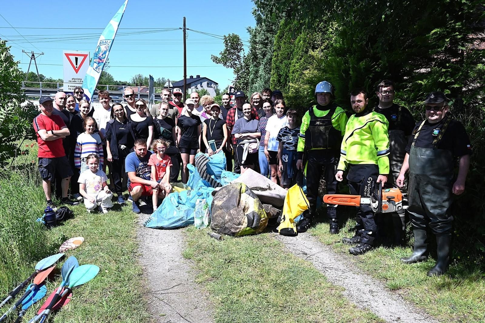 Zdjęcie w galerii na portalu naszwodzislaw.com: Szotkówka coraz czystsza. Cztery lata akcji przynoszą widoczne efekty wiadomości z regionu