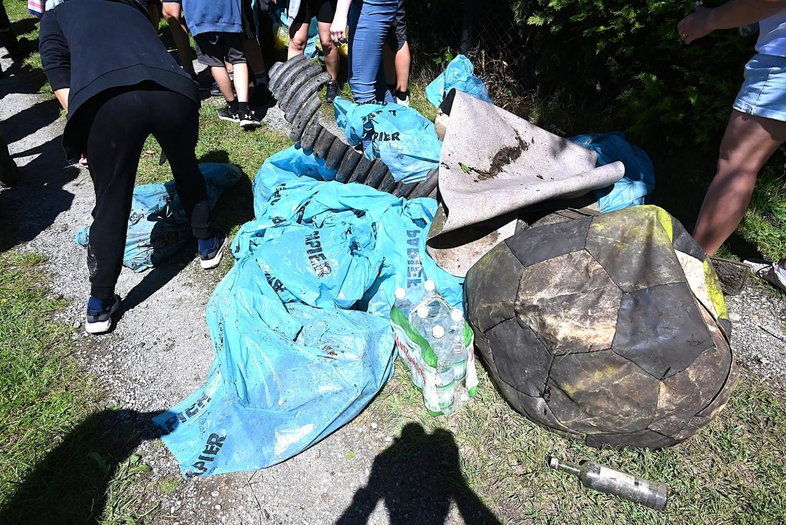 Zdjęcie w galerii na portalu naszwodzislaw.com: Szotkówka coraz czystsza. Cztery lata akcji przynoszą widoczne efekty wiadomości z regionu