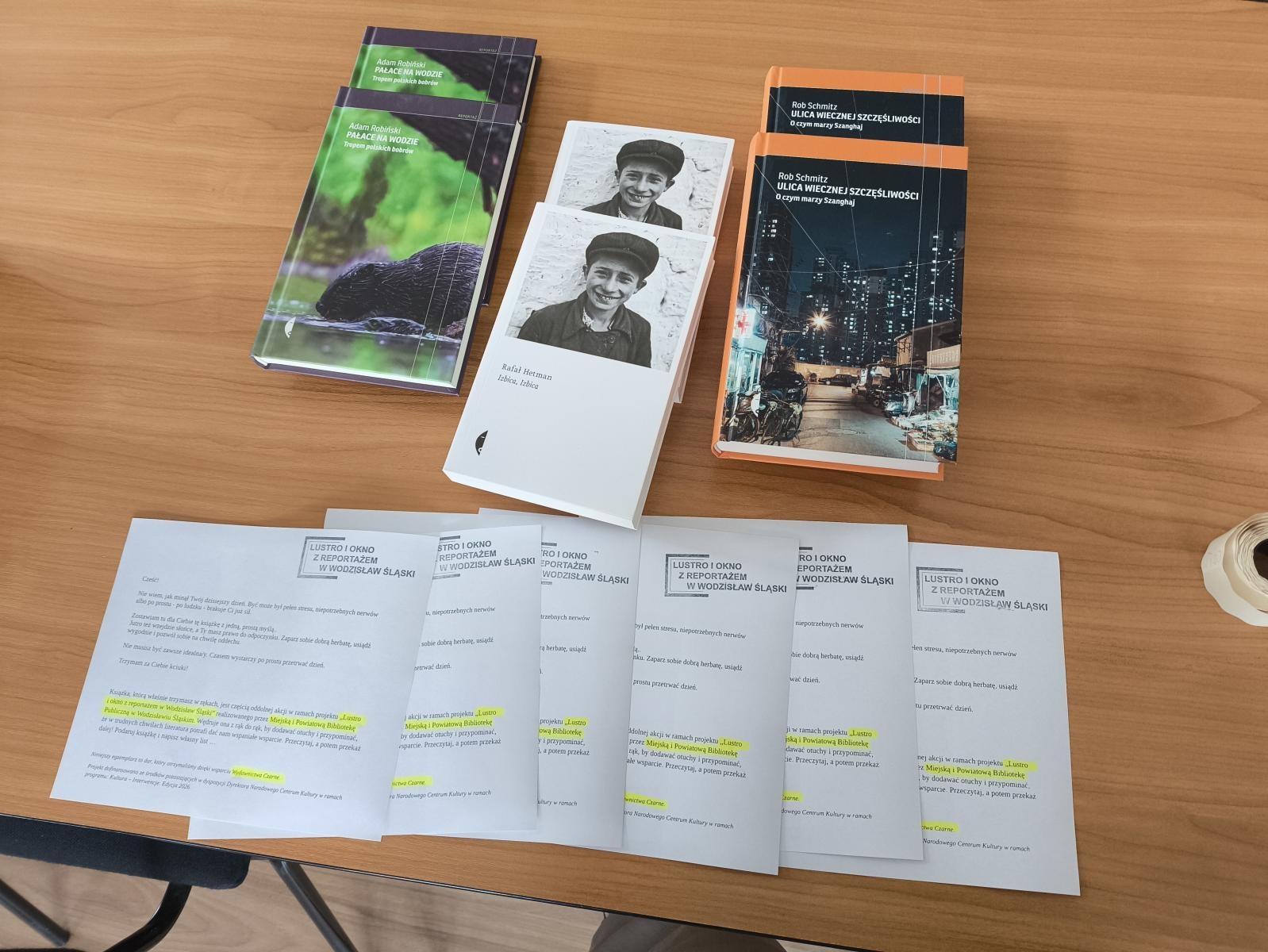 Zdjęcie w galerii na portalu naszwodzislaw.com: Sukces akcji Weź książkę, zostaw dobre słowo. Półki empatii opanowały Wodzisław Śląski, a organizatorzy proszą o więcej! wiadomości z regionu