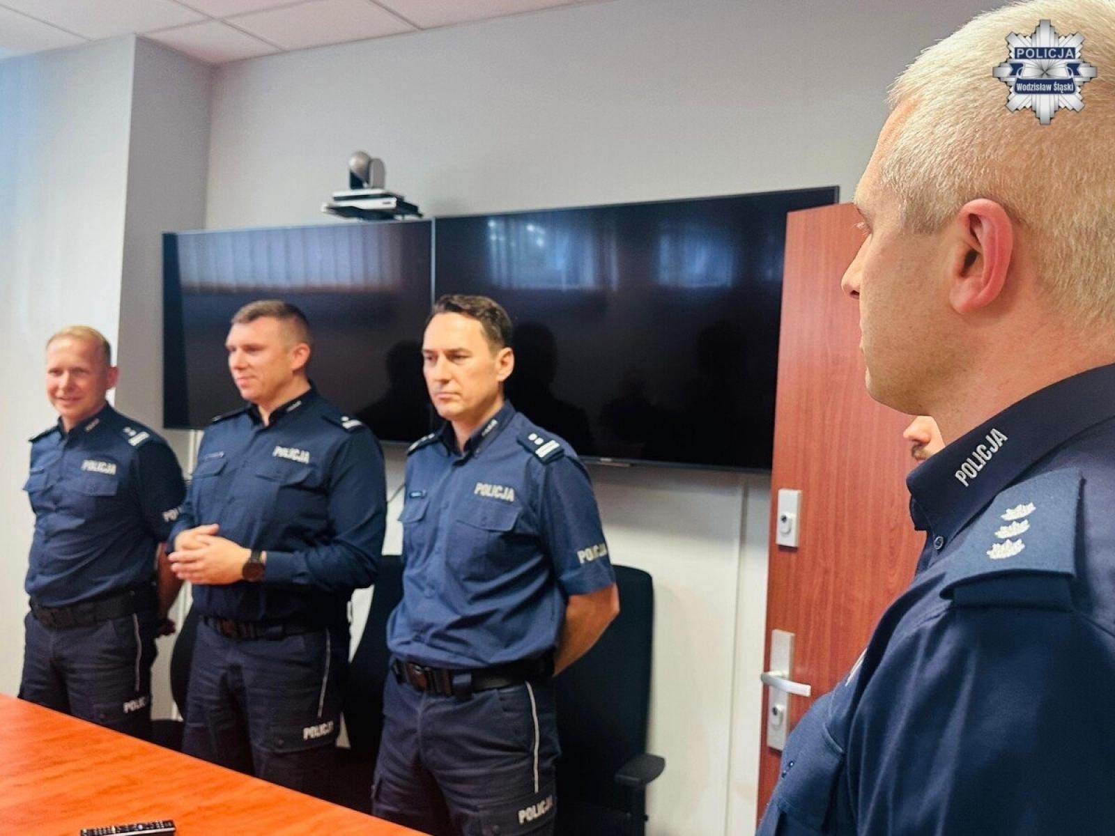 Zdjęcie w galerii na portalu naszwodzislaw.com: Pierwsza edycja kursu aspiranckiego zakończona. 24 policjantów z pozytywnym wynikiem egzaminu wiadomości z regionu