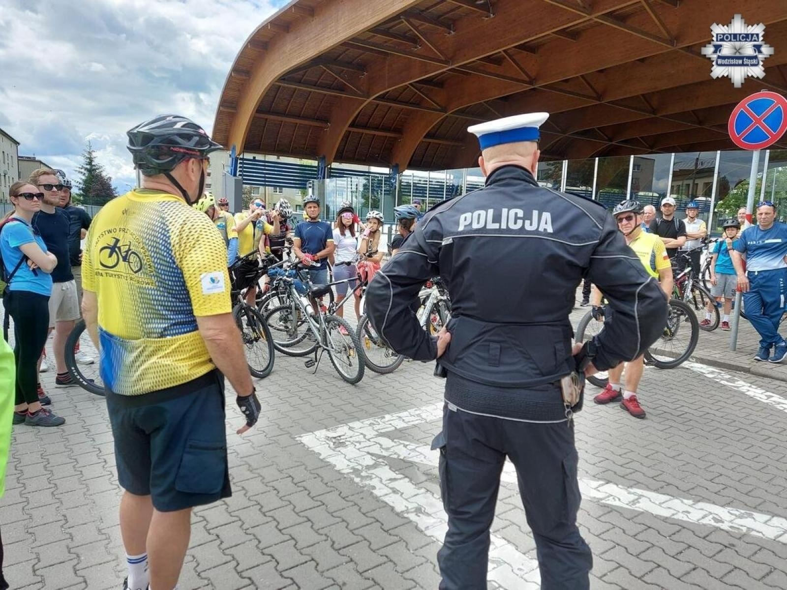 Zdjęcie w galerii na portalu naszwodzislaw.com: Policjanci czuwali nad bezpieczeństwem uczestników Rajdu Rowerowego Śladami Górników wiadomości z regionu