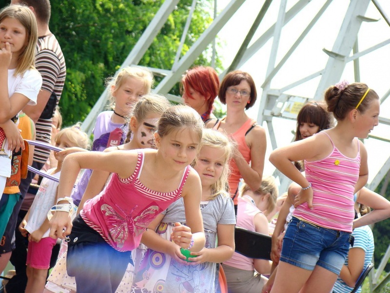 Zdjęcie w galerii na portalu naszwodzislaw.com: Radna na rowerze, Wodzik po betonie wiadomości z regionu