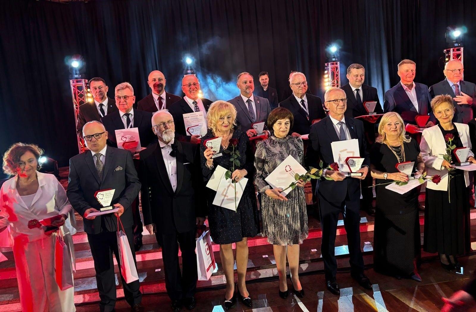 Zdjęcie w galerii na portalu naszwodzislaw.com: Powiat Wodzisławski w krajowej czołówce. Prestiżowe wyróżnienie dla samorządu wiadomości z regionu