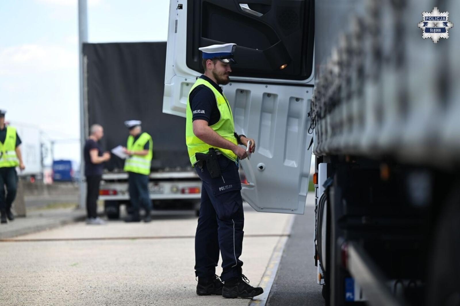 Zdjęcie w galerii na portalu naszwodzislaw.com: Tysiące kontroli i setki wykroczeń. Efekty akcji Bezpieczna Autostrada wiadomości z regionu
