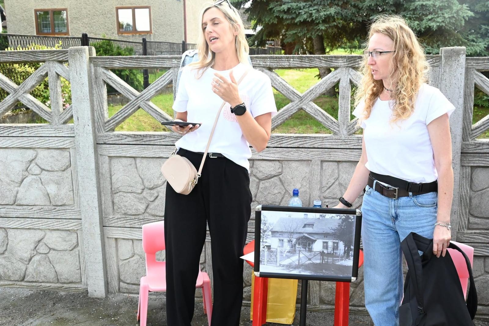 Zdjęcie w galerii na portalu naszwodzislaw.com: Od starej szkoły po tragiczną legendę. Skrzyszów w historycznej grze terenowej wiadomości z regionu