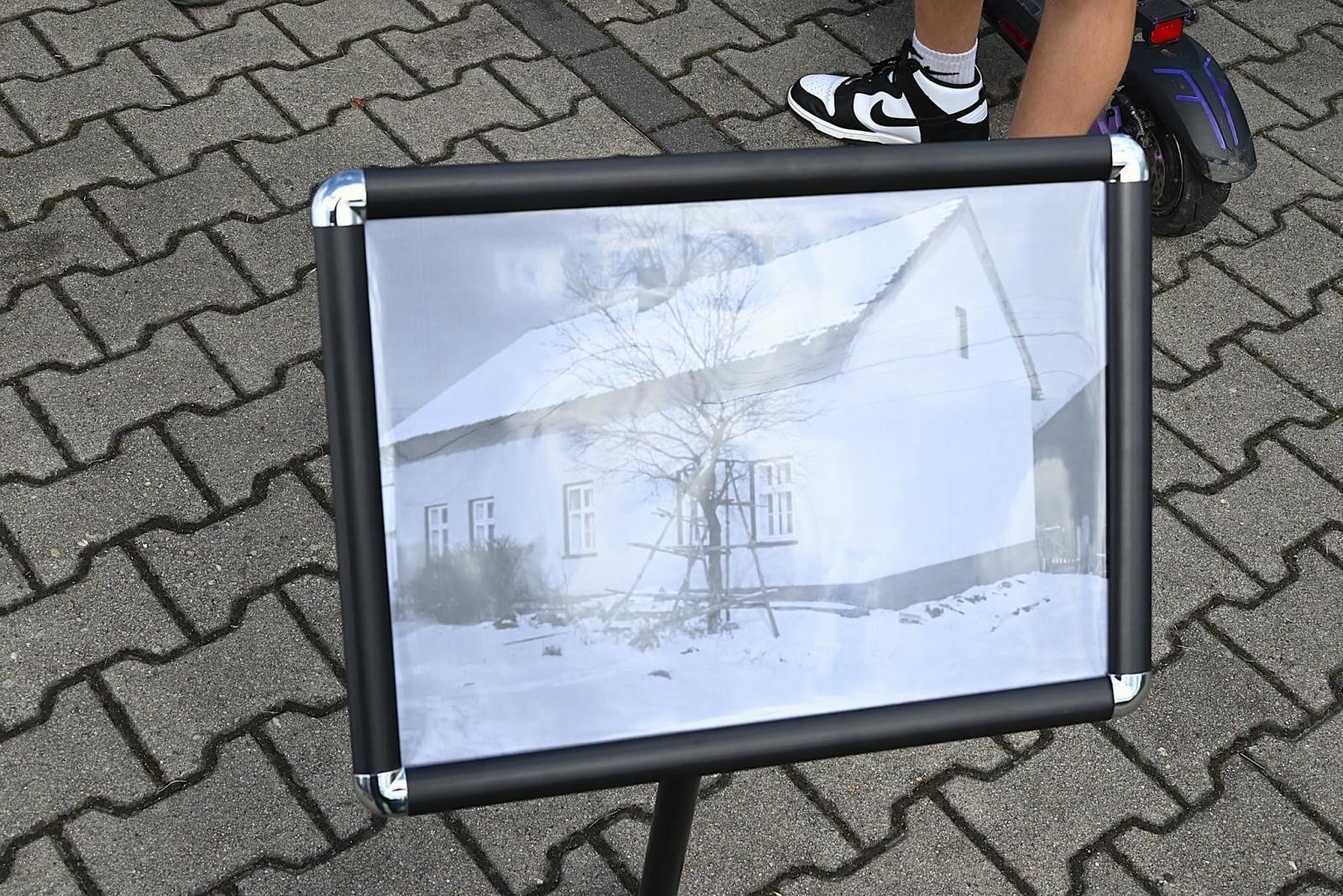 Zdjęcie w galerii na portalu naszwodzislaw.com: Od starej szkoły po tragiczną legendę. Skrzyszów w historycznej grze terenowej wiadomości z regionu