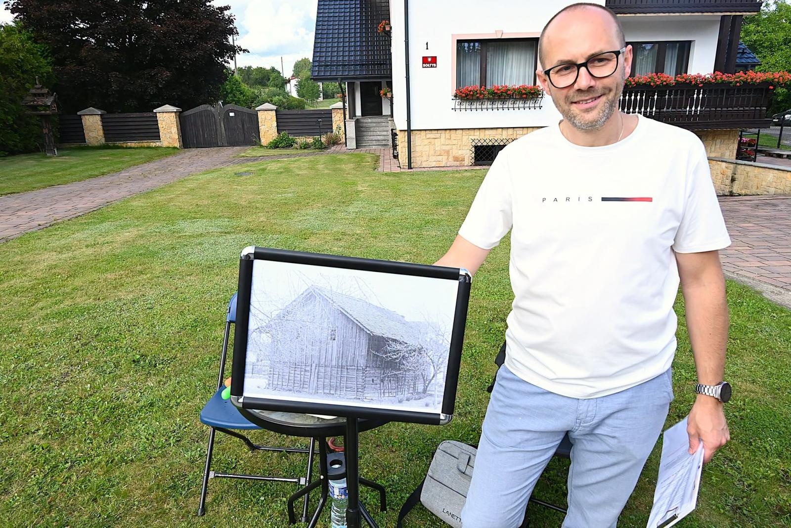 Zdjęcie w galerii na portalu naszwodzislaw.com: Od starej szkoły po tragiczną legendę. Skrzyszów w historycznej grze terenowej wiadomości z regionu