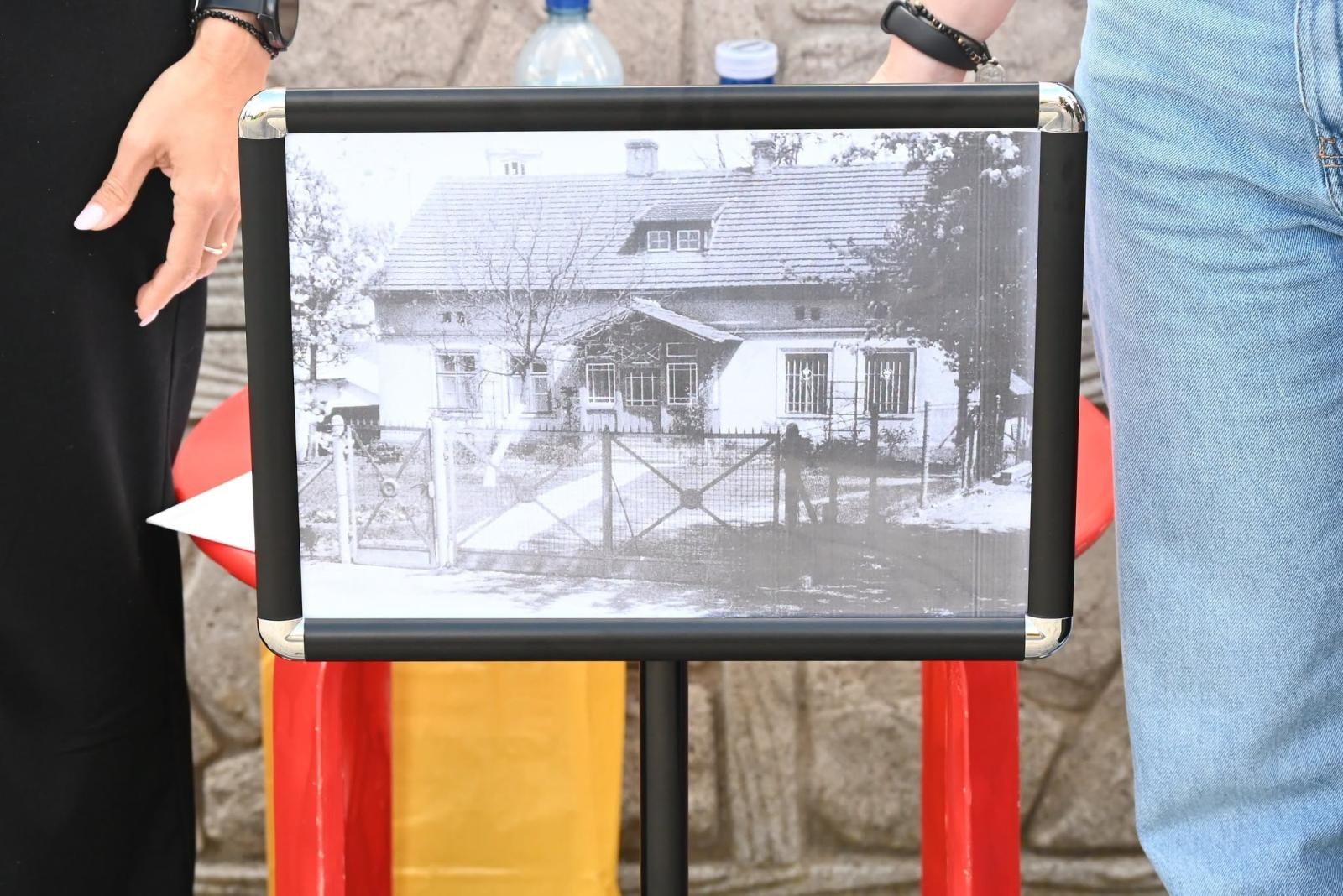 Zdjęcie w galerii na portalu naszwodzislaw.com: Od starej szkoły po tragiczną legendę. Skrzyszów w historycznej grze terenowej wiadomości z regionu