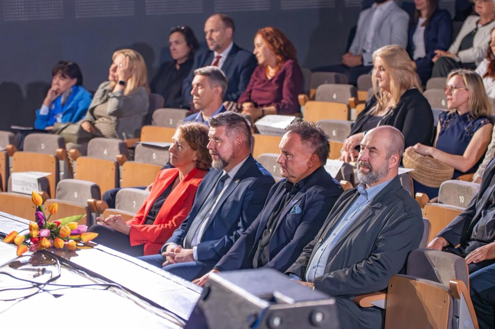 Zdjęcie w galerii na portalu naszwodzislaw.com: Sukcesy młodzieży nagrodzone w Wodzisławskim Centrum Kultury. Gala pełna emocji wiadomości z regionu