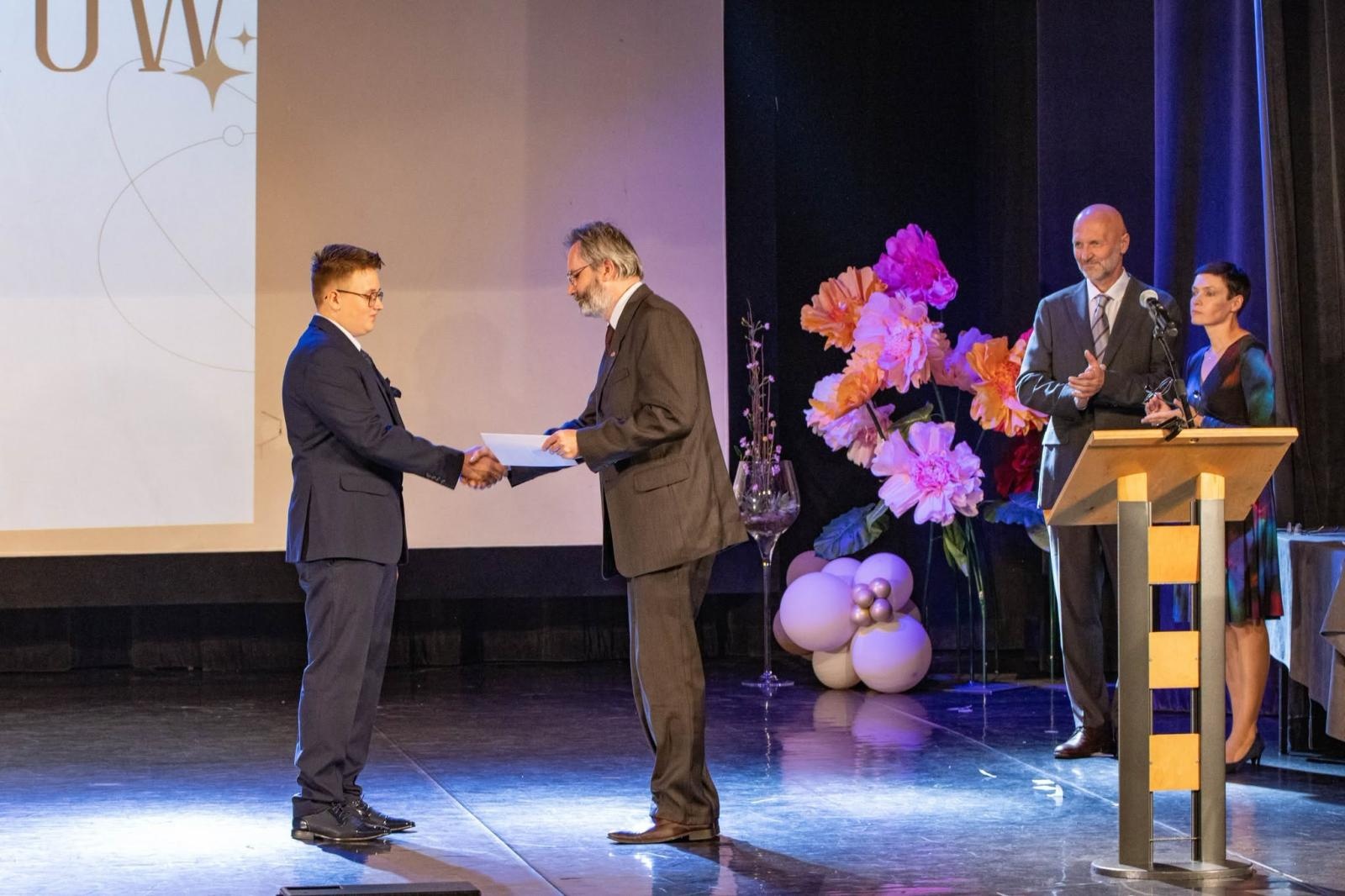 Zdjęcie w galerii na portalu naszwodzislaw.com: Sukcesy młodzieży nagrodzone w Wodzisławskim Centrum Kultury. Gala pełna emocji wiadomości z regionu