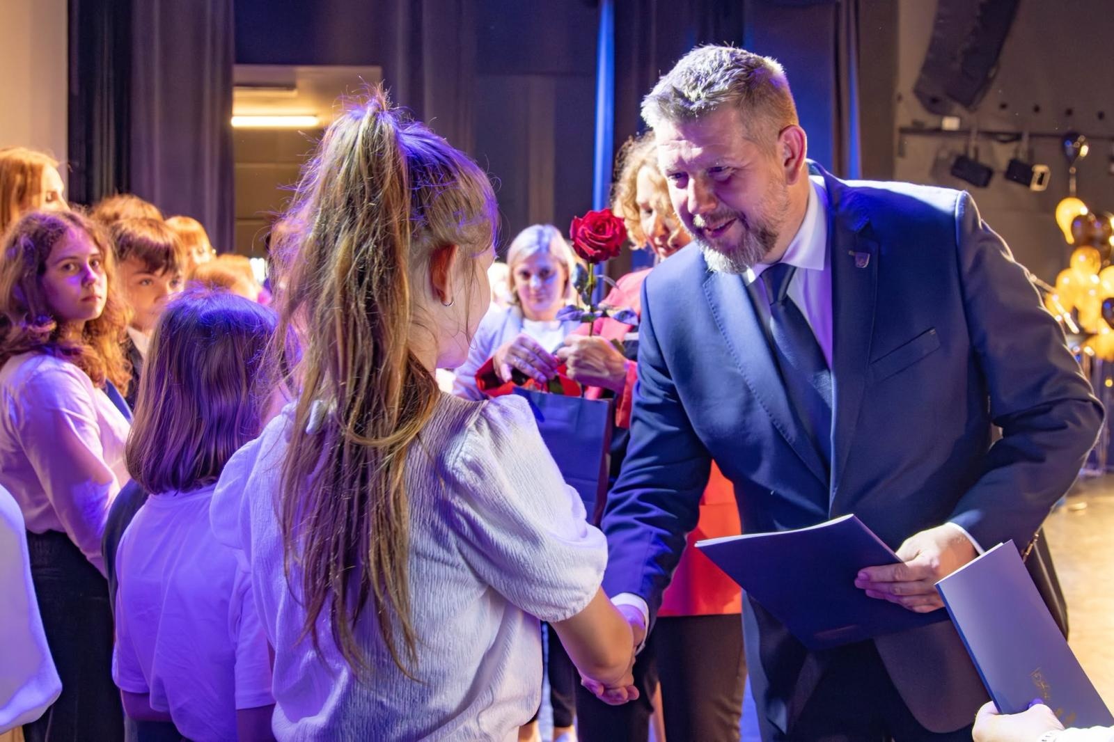 Zdjęcie w galerii na portalu naszwodzislaw.com: Sukcesy młodzieży nagrodzone w Wodzisławskim Centrum Kultury. Gala pełna emocji wiadomości z regionu