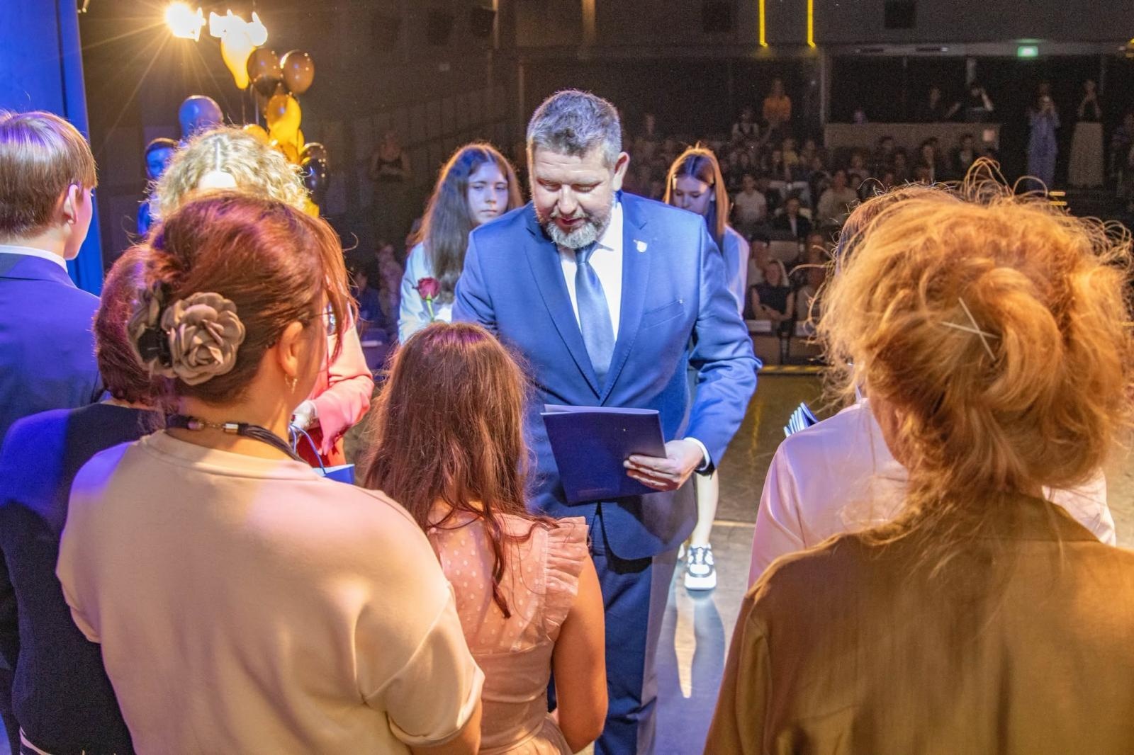 Zdjęcie w galerii na portalu naszwodzislaw.com: Sukcesy młodzieży nagrodzone w Wodzisławskim Centrum Kultury. Gala pełna emocji wiadomości z regionu