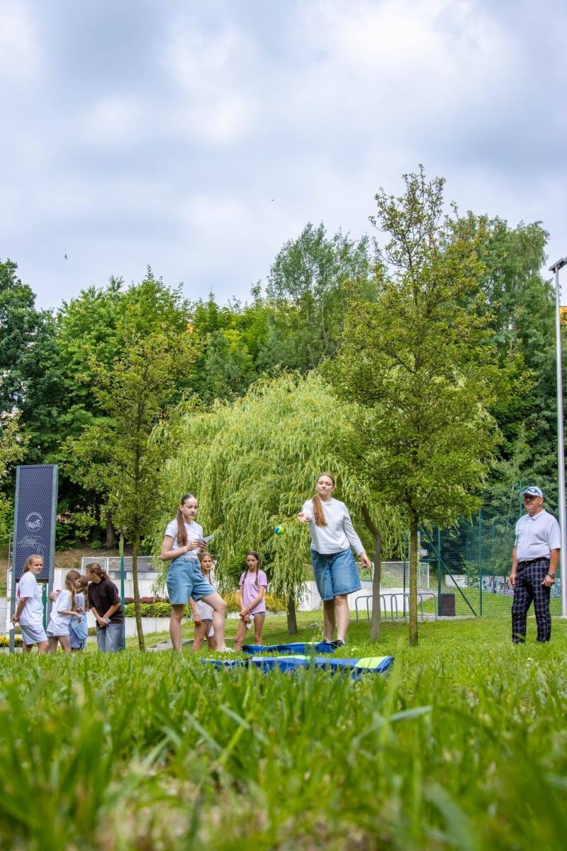 Zdjęcie w galerii na portalu naszwodzislaw.com: Golf łączy pokolenia. Wspólny trening uczniów i seniorów w Wodzisławiu wiadomości z regionu