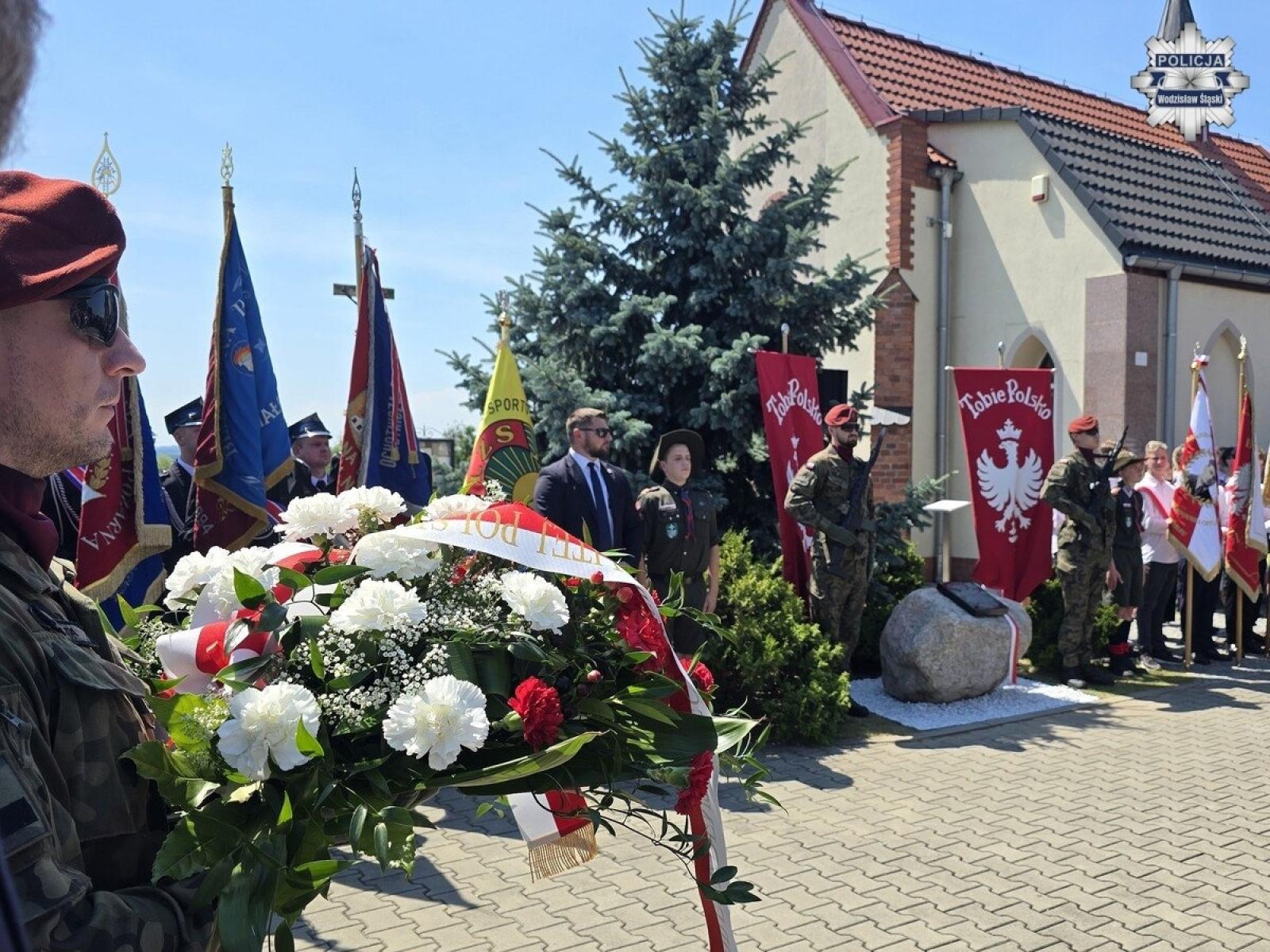 Zdjęcie w galerii na portalu naszwodzislaw.com: Uroczystości w Grabówce z udziałem Prezydenta RP. Policja czuwała nad bezpieczeństwem wizyty wiadomości z regionu