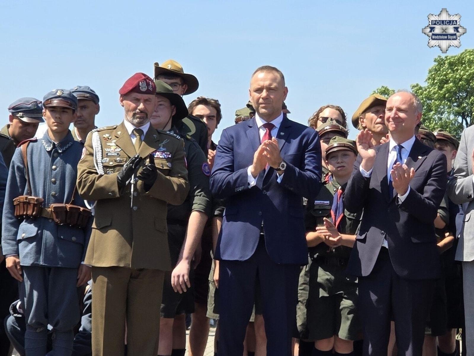 Zdjęcie w galerii na portalu naszwodzislaw.com: Uroczystości w Grabówce z udziałem Prezydenta RP. Policja czuwała nad bezpieczeństwem wizyty wiadomości z regionu