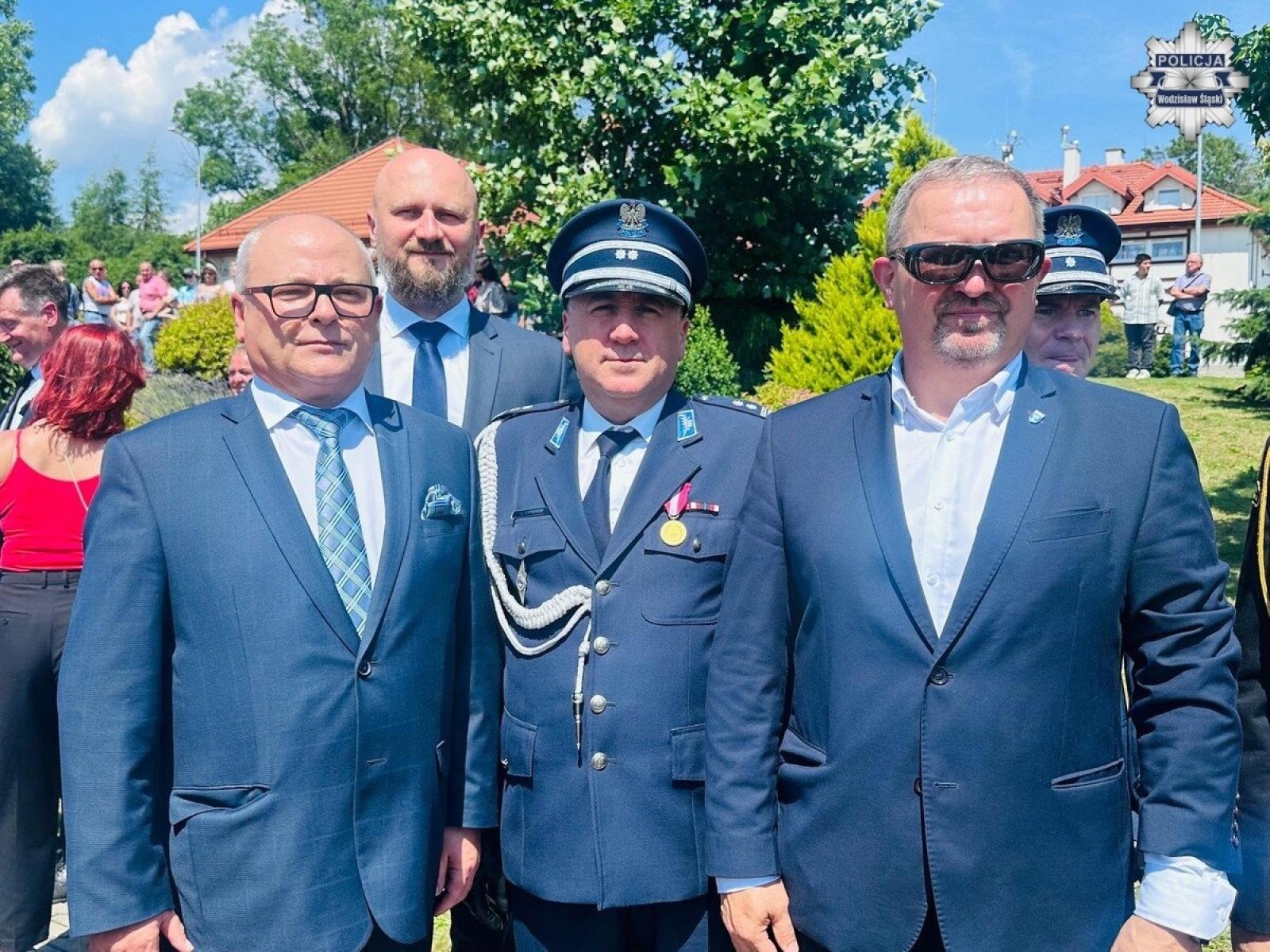 Zdjęcie w galerii na portalu naszwodzislaw.com: Uroczystości w Grabówce z udziałem Prezydenta RP. Policja czuwała nad bezpieczeństwem wizyty wiadomości z regionu