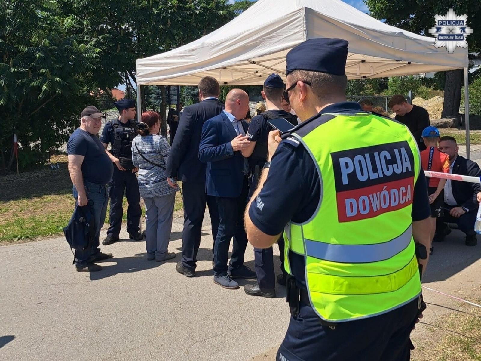 Zdjęcie w galerii na portalu naszwodzislaw.com: Uroczystości w Grabówce z udziałem Prezydenta RP. Policja czuwała nad bezpieczeństwem wizyty wiadomości z regionu