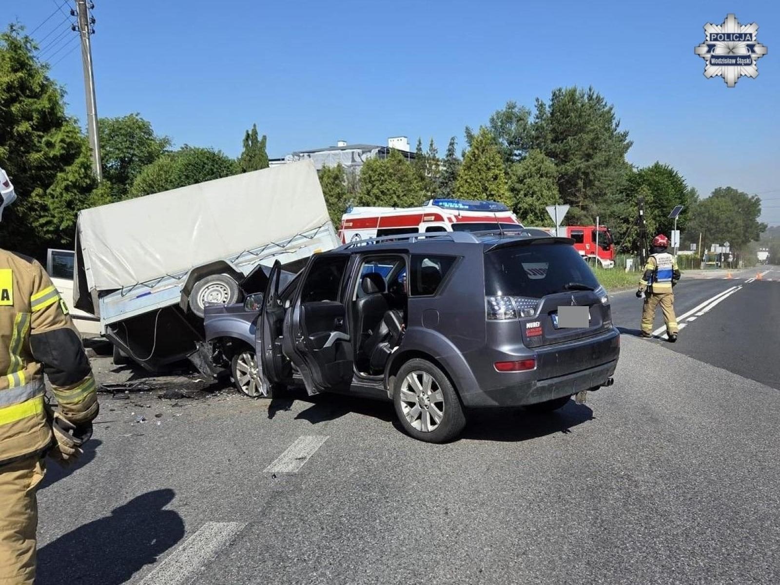 Zdjęcie w galerii na portalu naszwodzislaw.com: Nieustąpienie pierwszeństwa przyczyną zdarzenia w Gorzycach [KOMUNIKAT POLICJI] wiadomości z regionu