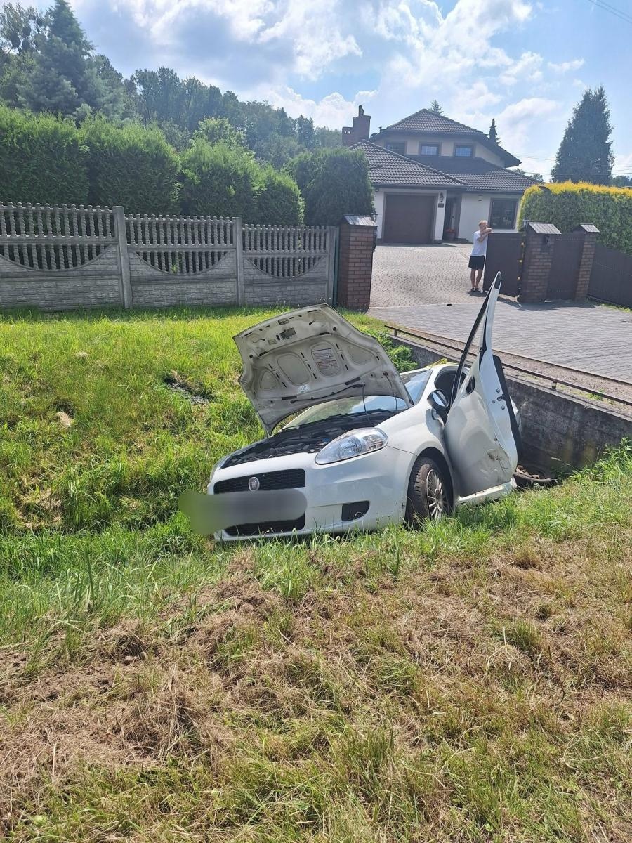 Zdjęcie w galerii na portalu naszwodzislaw.com: Zderzenie dwóch samochodów w Wodzisławiu Śląskim. Dwie osoby w szpitalu wiadomości z regionu
