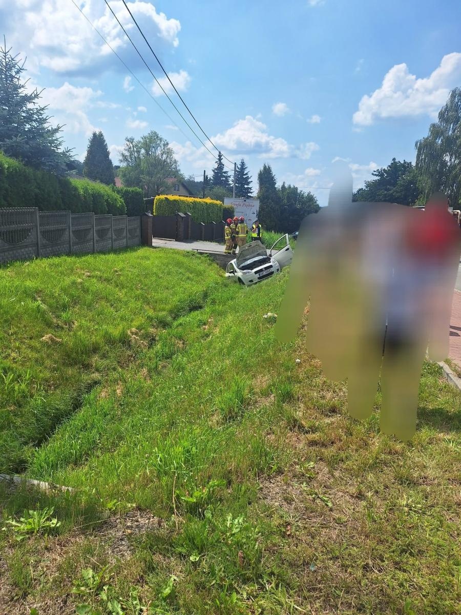 Zdjęcie w galerii na portalu naszwodzislaw.com: Zderzenie dwóch samochodów w Wodzisławiu Śląskim. Dwie osoby w szpitalu wiadomości z regionu