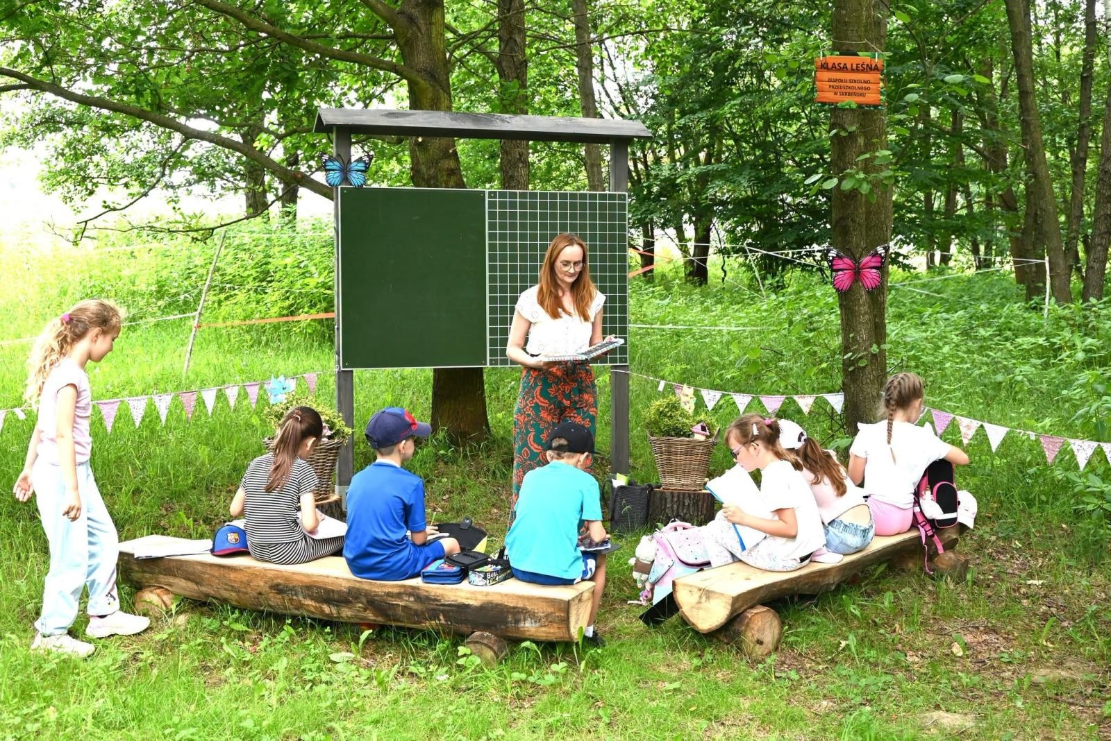 Zdjęcie w galerii na portalu naszwodzislaw.com: Edukacja w terenie. W Skrbeńsku powstała Leśna Szkoła wiadomości z regionu