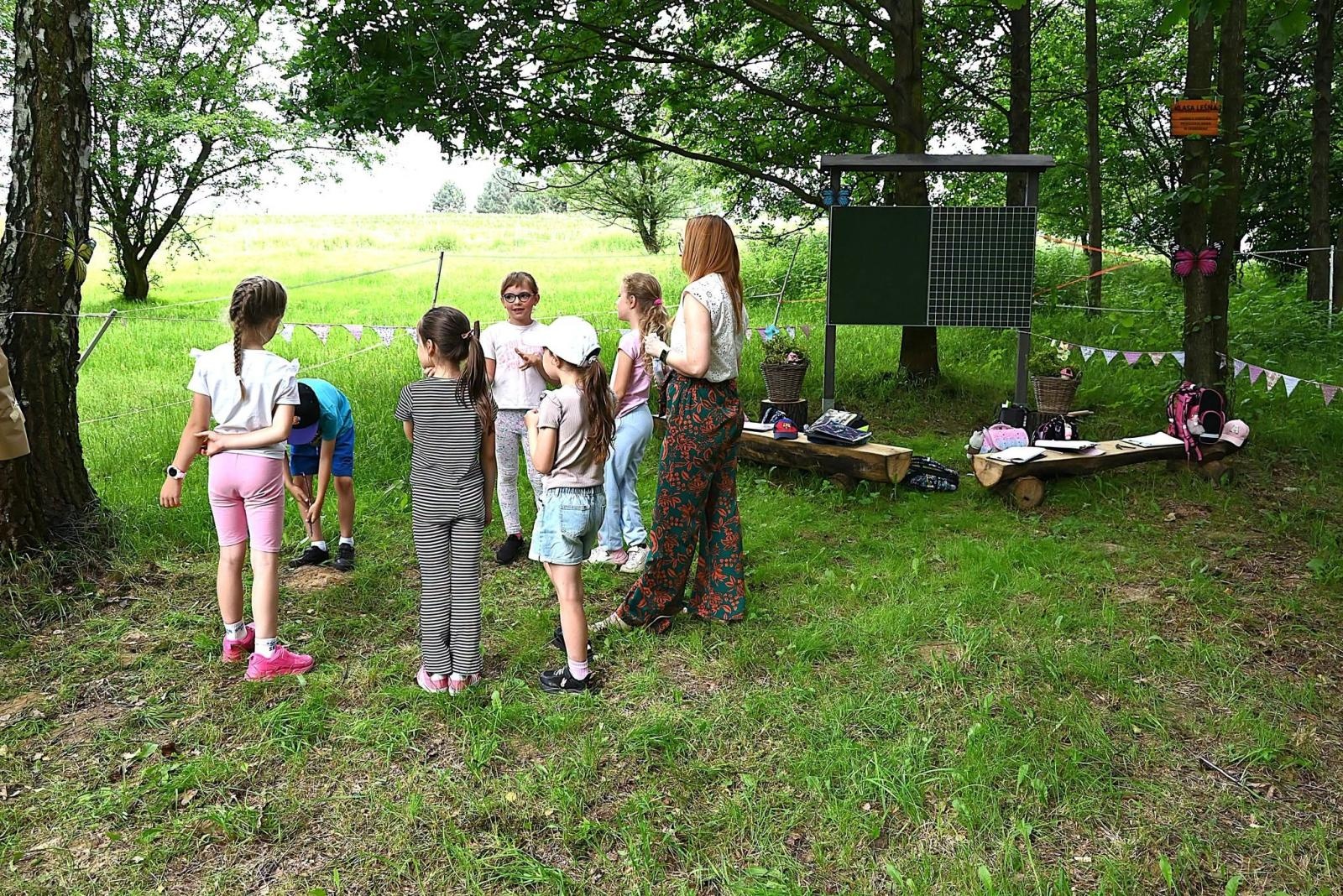 Zdjęcie w galerii na portalu naszwodzislaw.com: Edukacja w terenie. W Skrbeńsku powstała Leśna Szkoła wiadomości z regionu